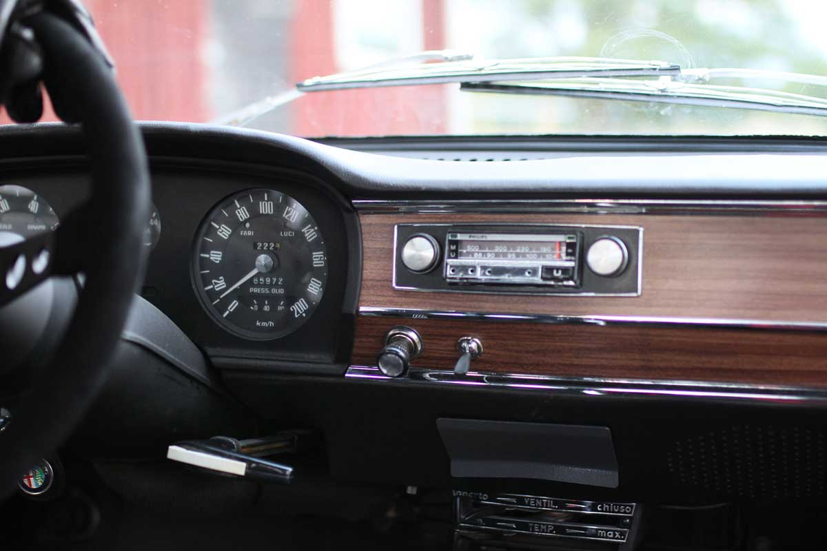 the speedometer in a Alfa Romeo 1300 ti 