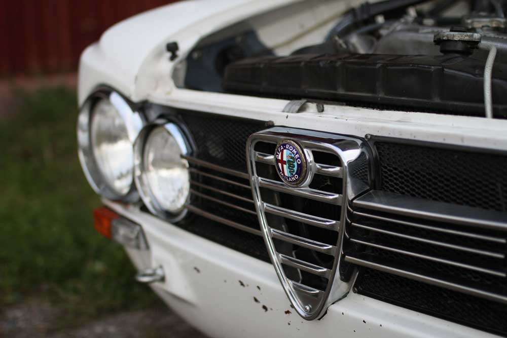 the front grill of a Alfa Romeo 1300 giulia ti