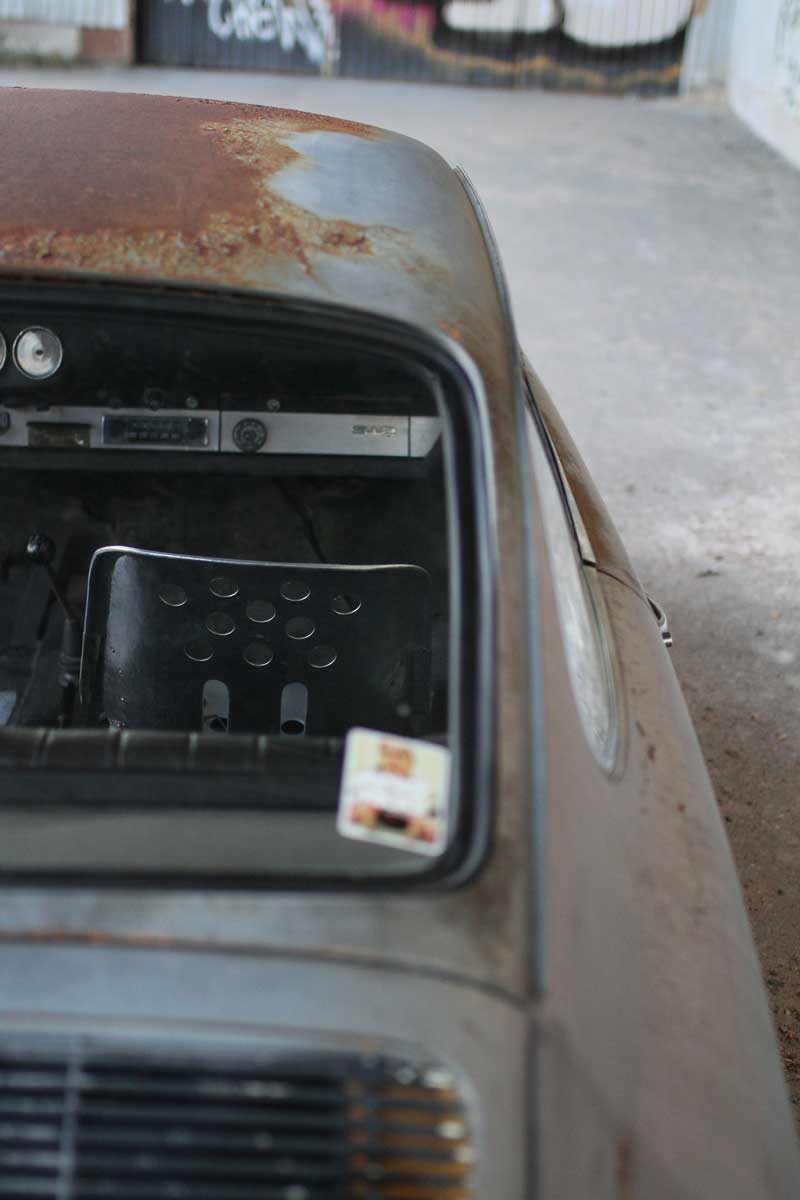 rear window on a patina porsche 912 