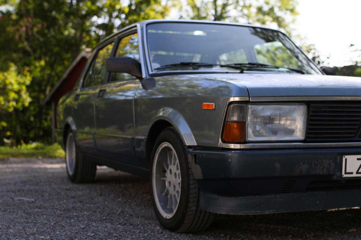 right head light on a fiat argenta in the sun