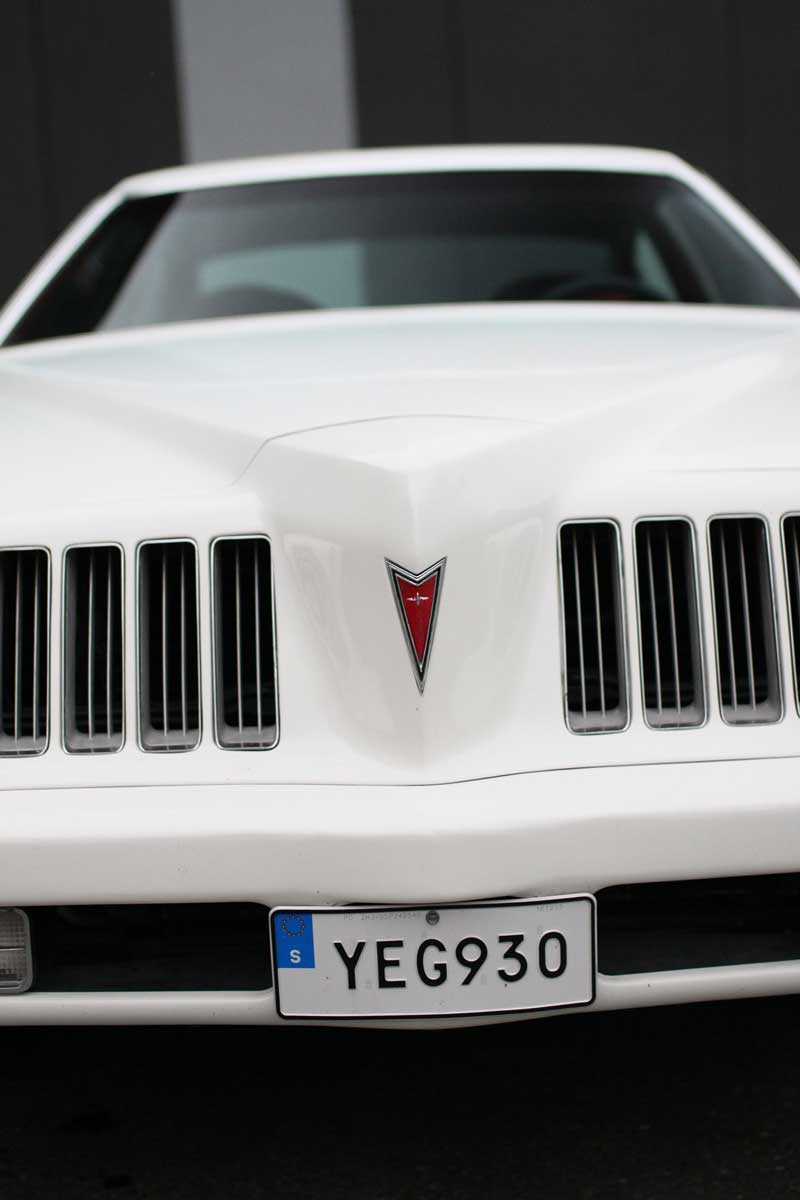the front of the pontiac grand am