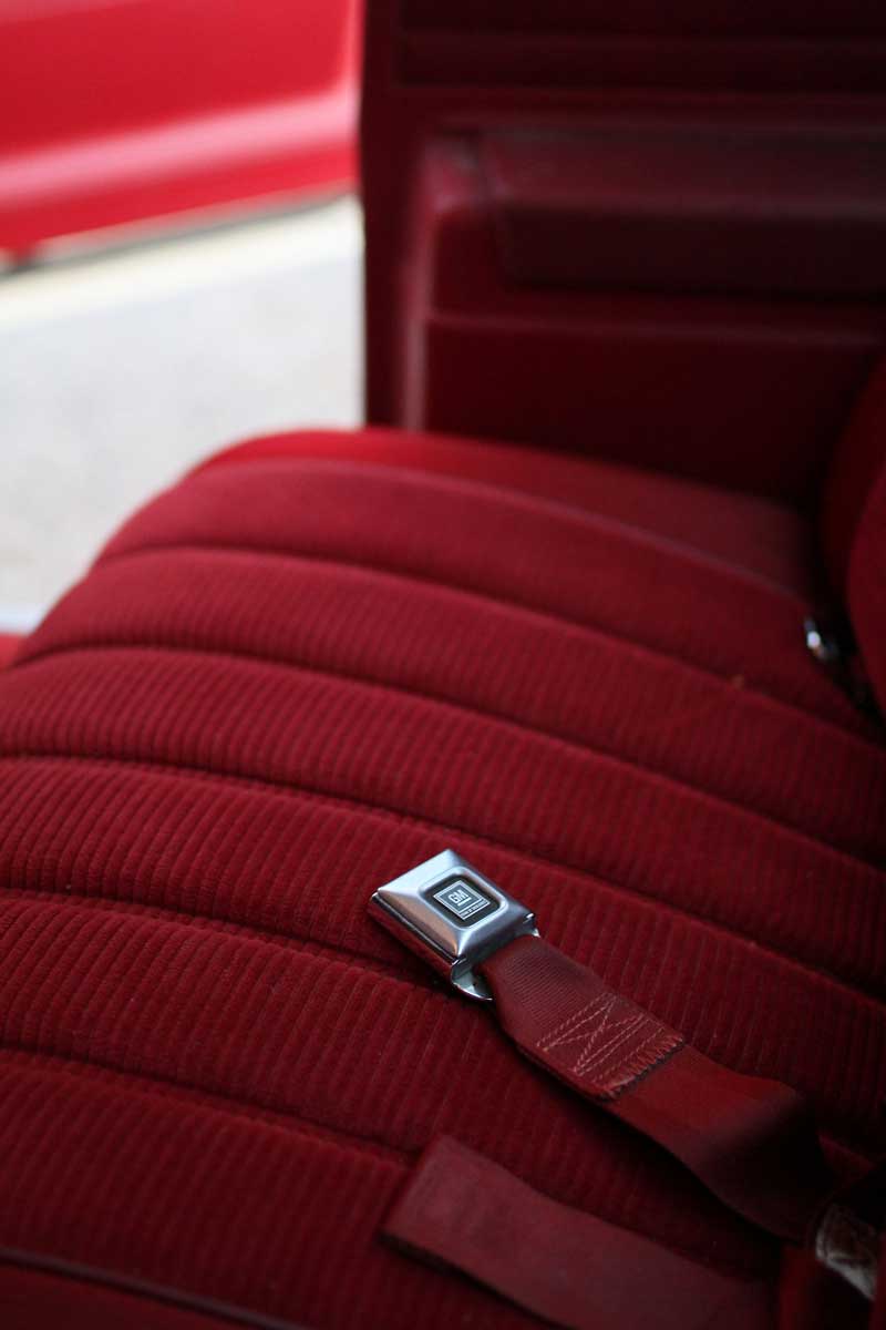 the back seat safty belt in the back of the pontiac grand am