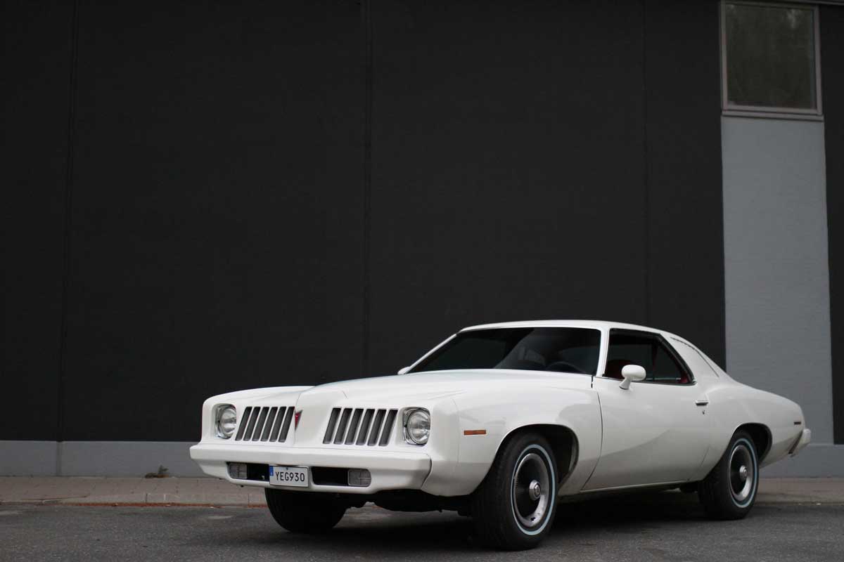 pontiac grand am from front to back white