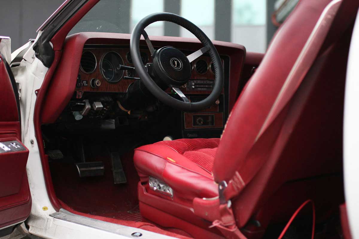 the steeringwheel of the pontiac grad am