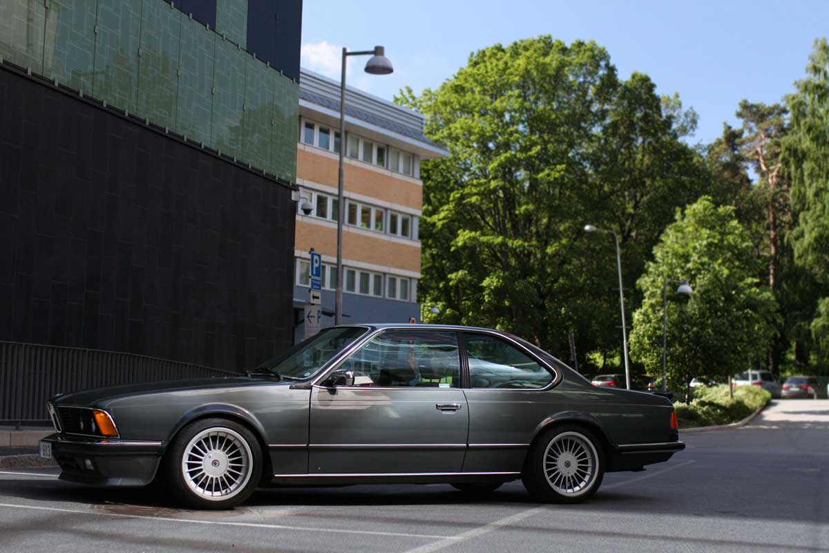 bmw 635 csi - sun reflecting in office windows
