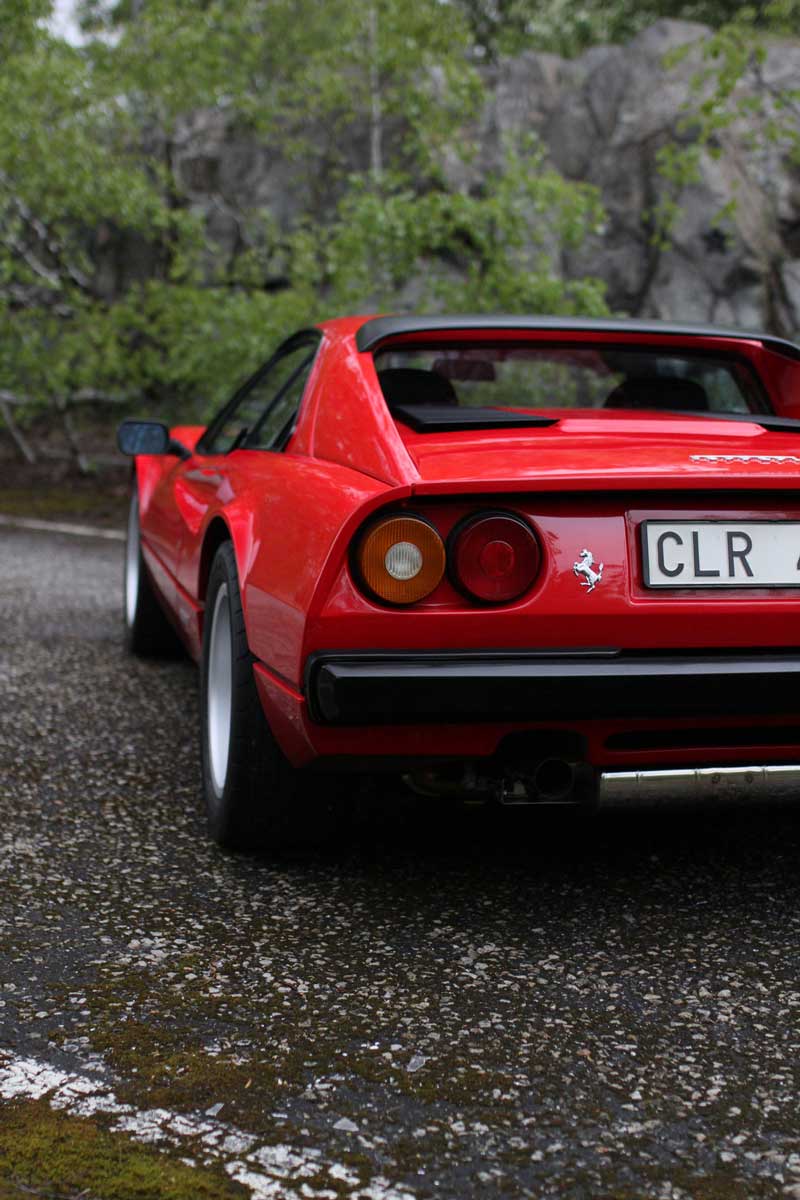 the behind of a Ferrari 308 GTB QV 1984