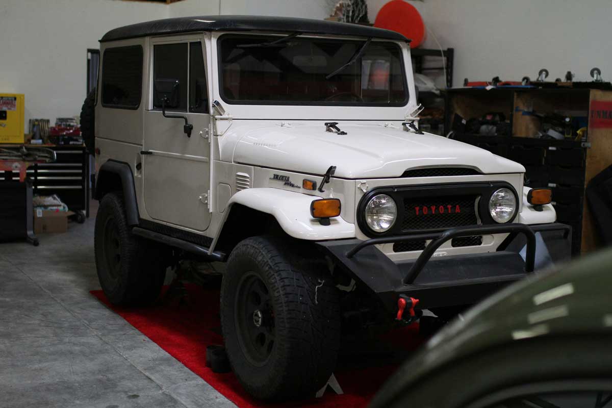 Homemade fj40 white with black rims