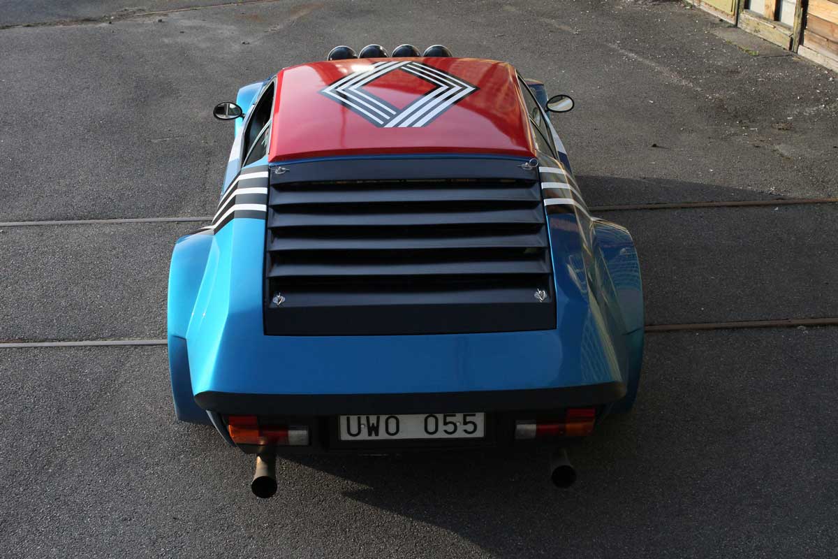 the behind of the renault a310