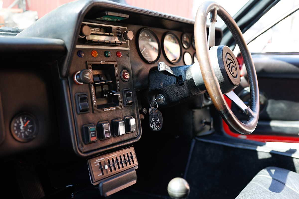 steering wheel of the alfa romeo rz 