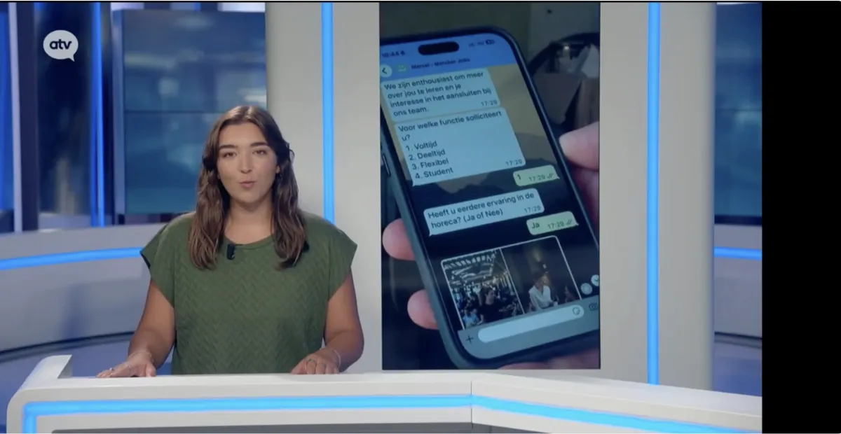 Beeld uit de ATV-reportage over hoe Zomer van Antwerpen rekruteert via WhatsApp, gefilmd in de Zomerfabriek