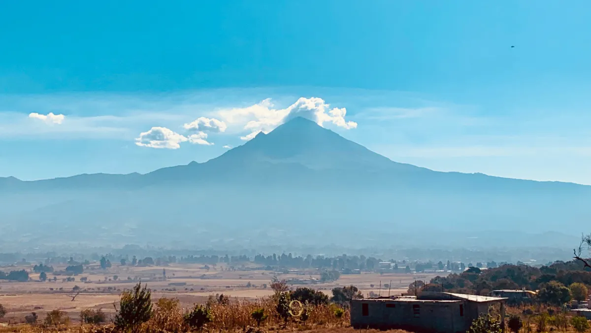 Volcano ridgeline rising above expansive plains in Mexico, symbolizing dynamic terrain and leadership decision environments.