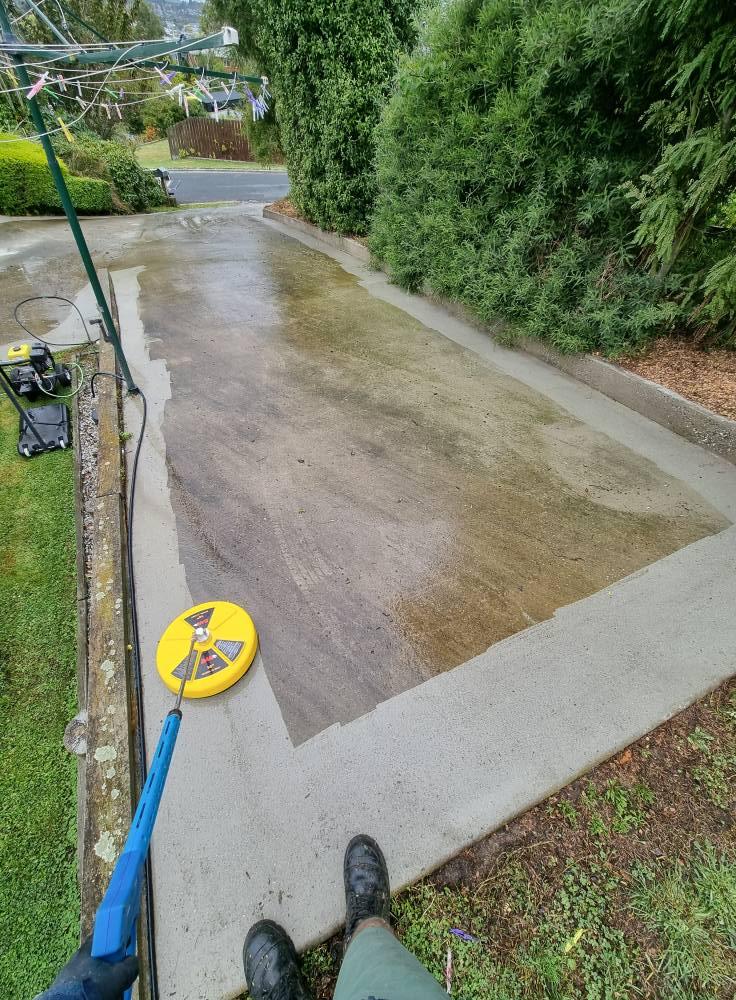 Driveway and concrete cleaning in Dunedin