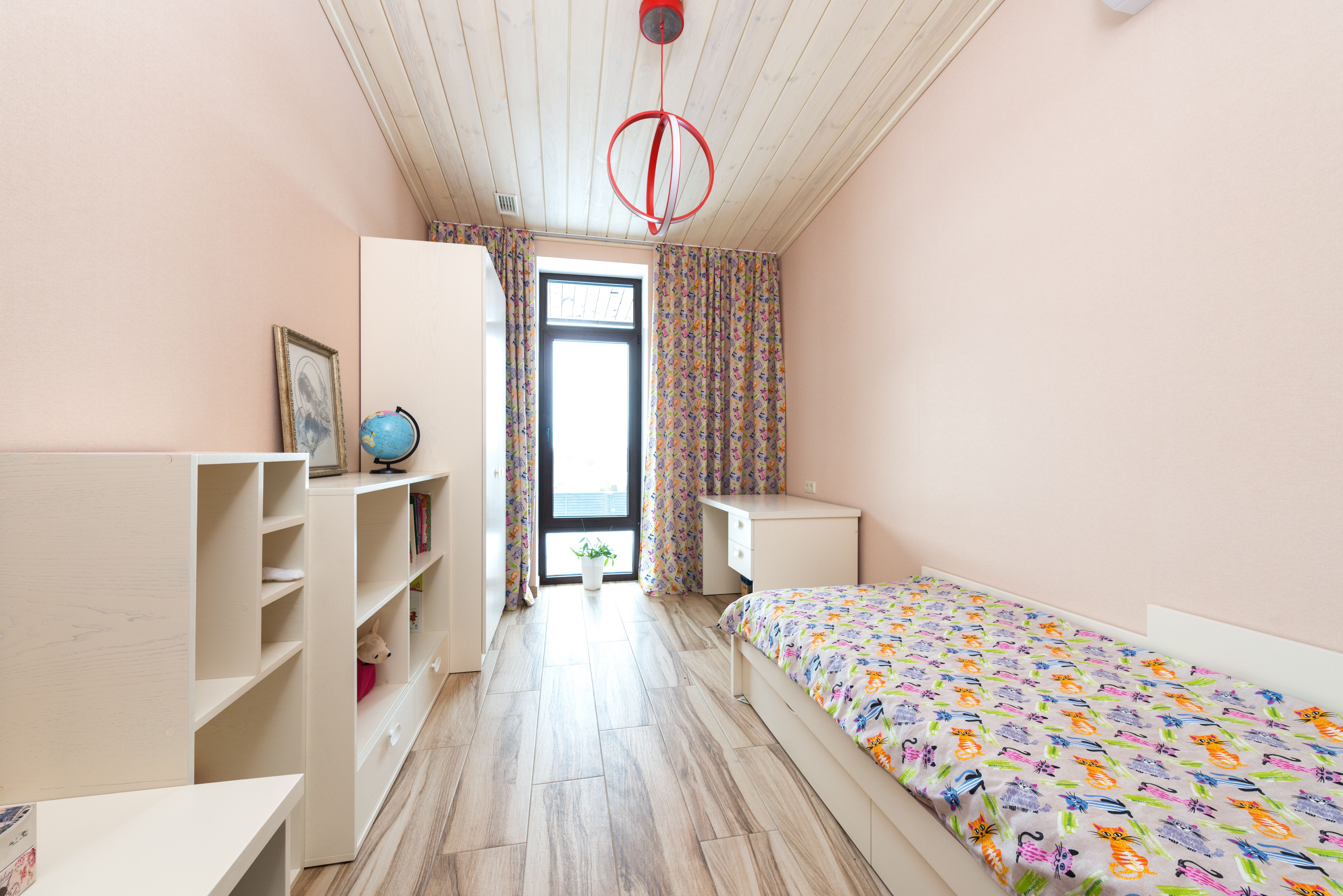 Choose Wall Art for a Child's Room