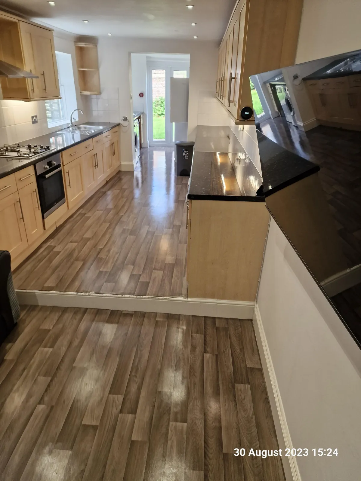 Hard floor deep cleaning and residue control for renovation finish and property handovers.