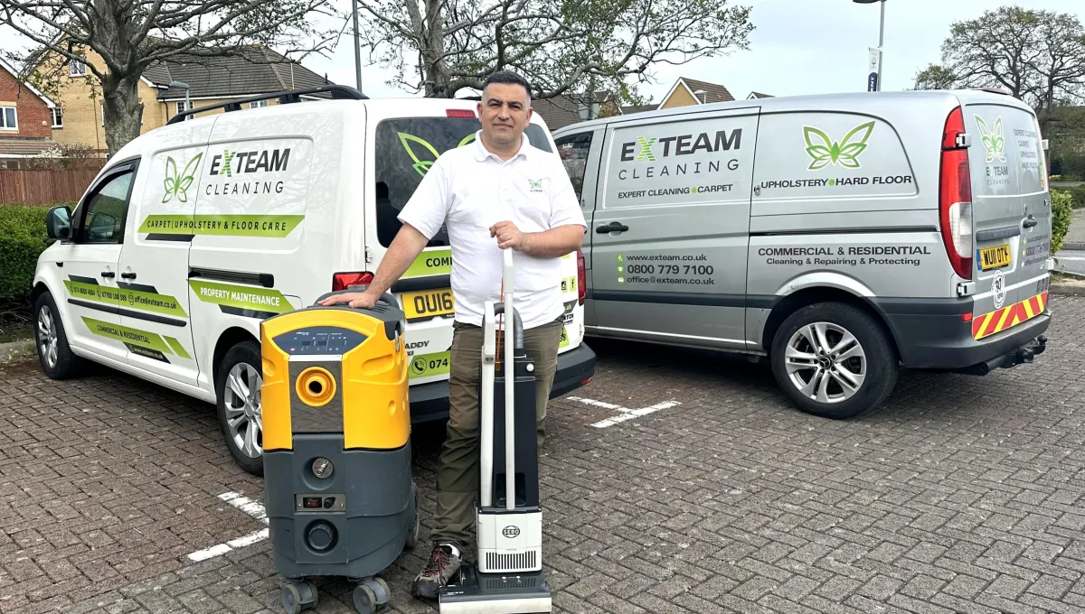 eXteam Cleaning Owner with equipment