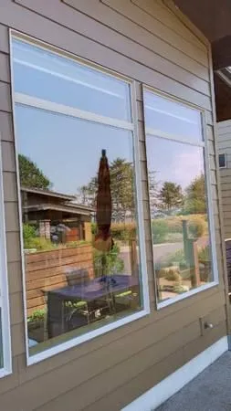 Glass window cleaning services