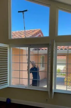Glass window cleaning services