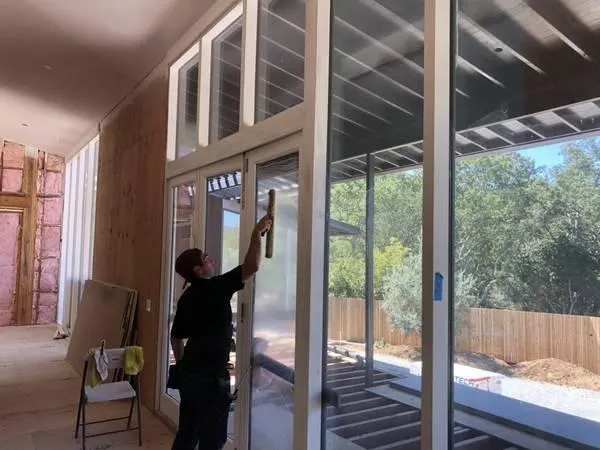 Glass window cleaning