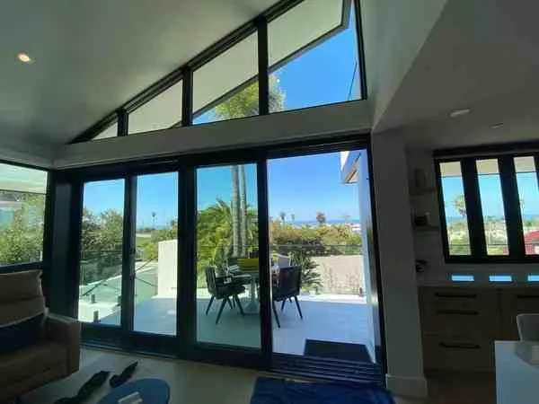 Glass window cleaning services