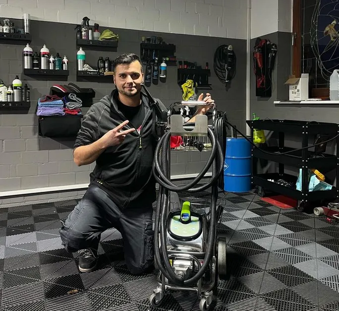 Professionelle Lackaufbereitung Poliermaschine Handarbeit Bad Oeynhausen