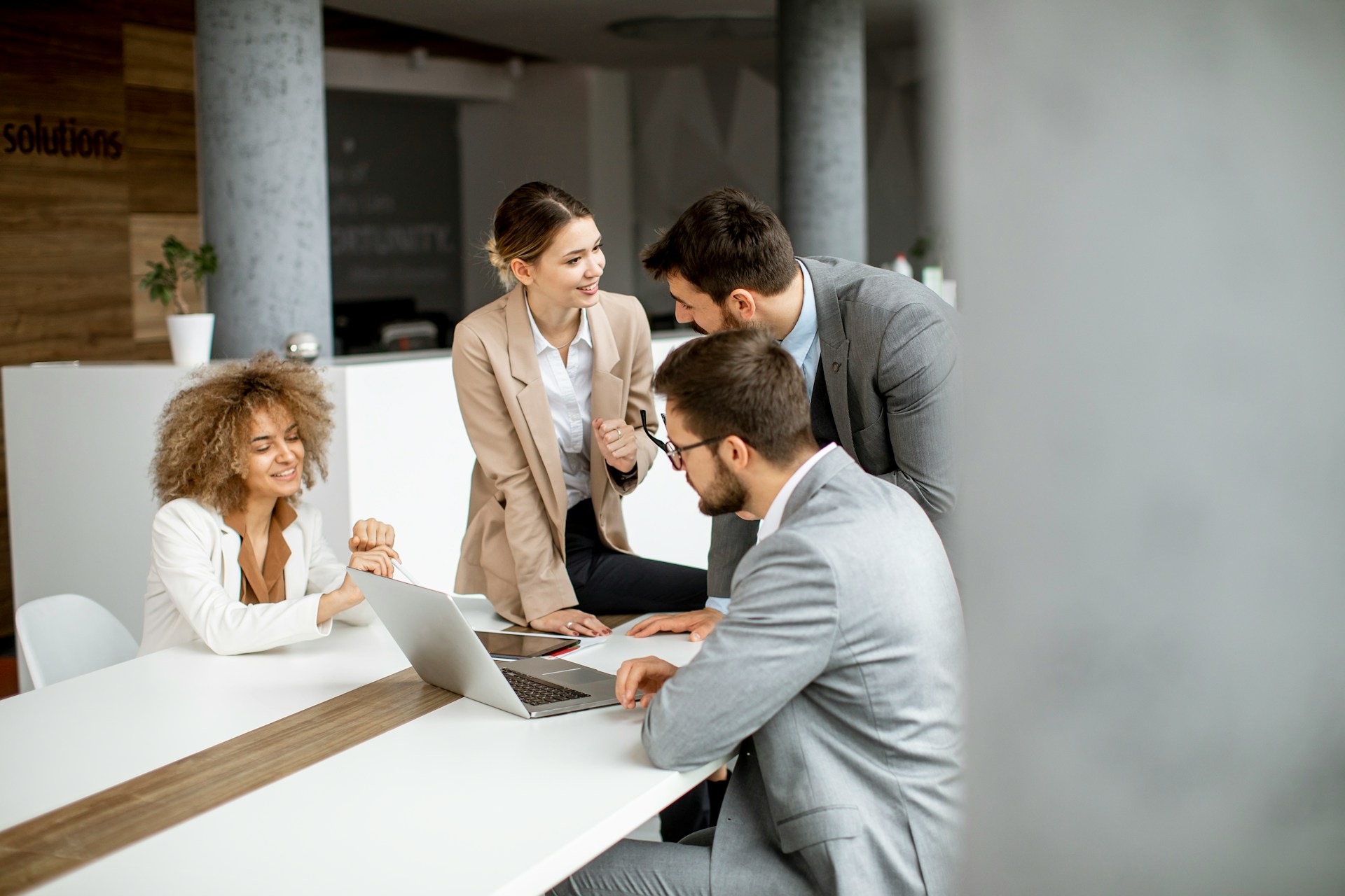 Business Mastermind Vs. Coaching: Choose for Your Growth Stage