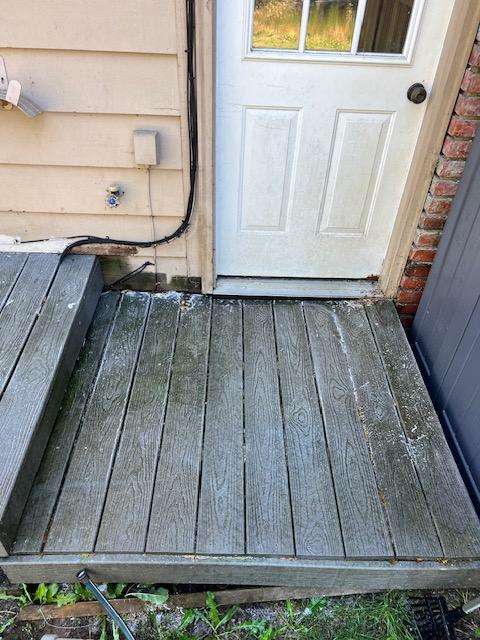Olympia Washington Professional Deck Cleaning Pressure Washing