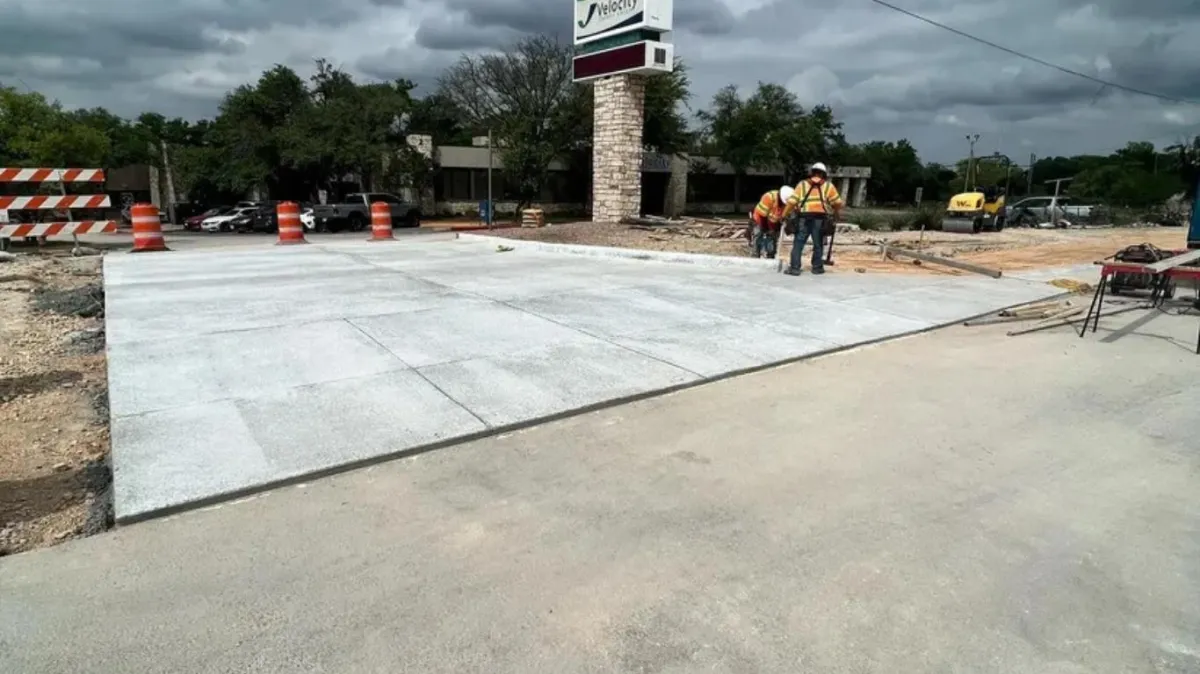 Alyca Concrete does slabs.