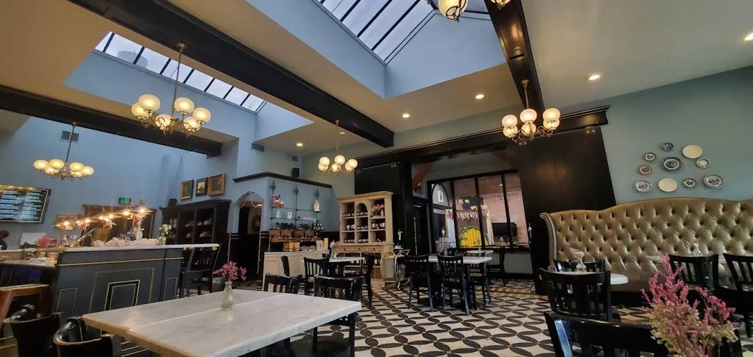 Day N Nite Cafe-Bistro dining room during lunch service