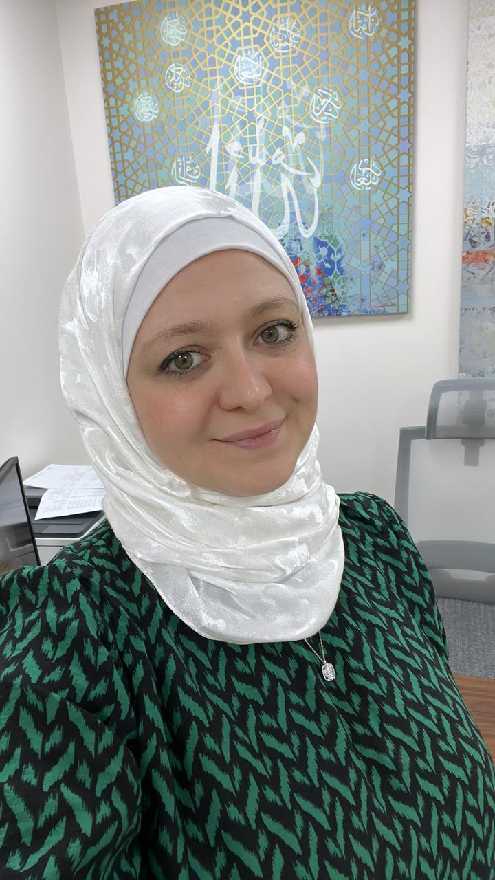 صورة خبيرة التغذية في بيئة طبيعية