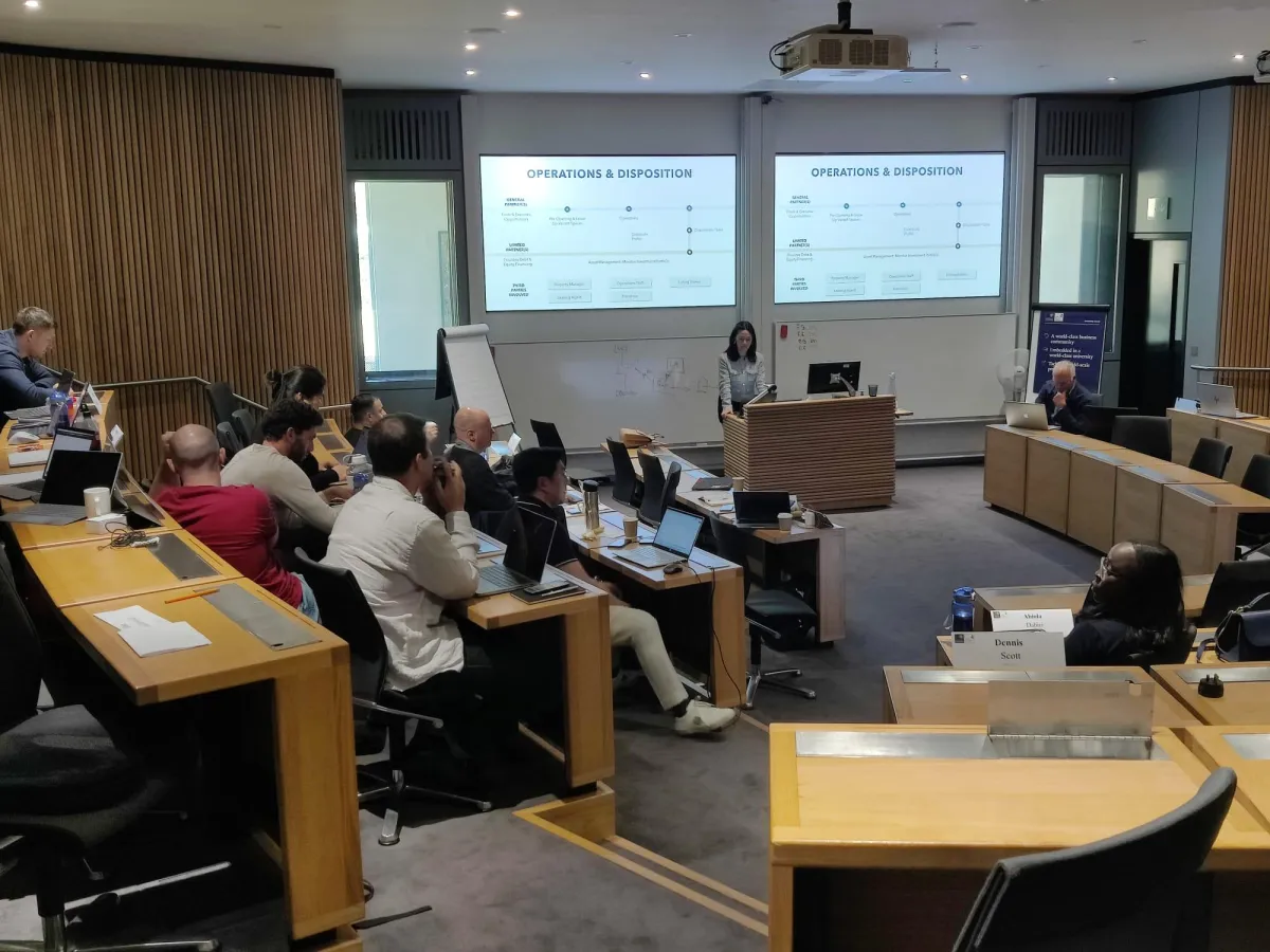 Lilian as a guest lecturer in University of Oxford's Said Business School real estate class