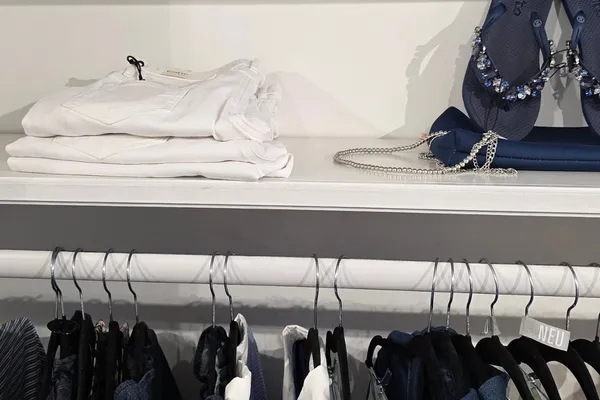 Mit 10 Teilen durch den Frühling – Capsule Wardrobe