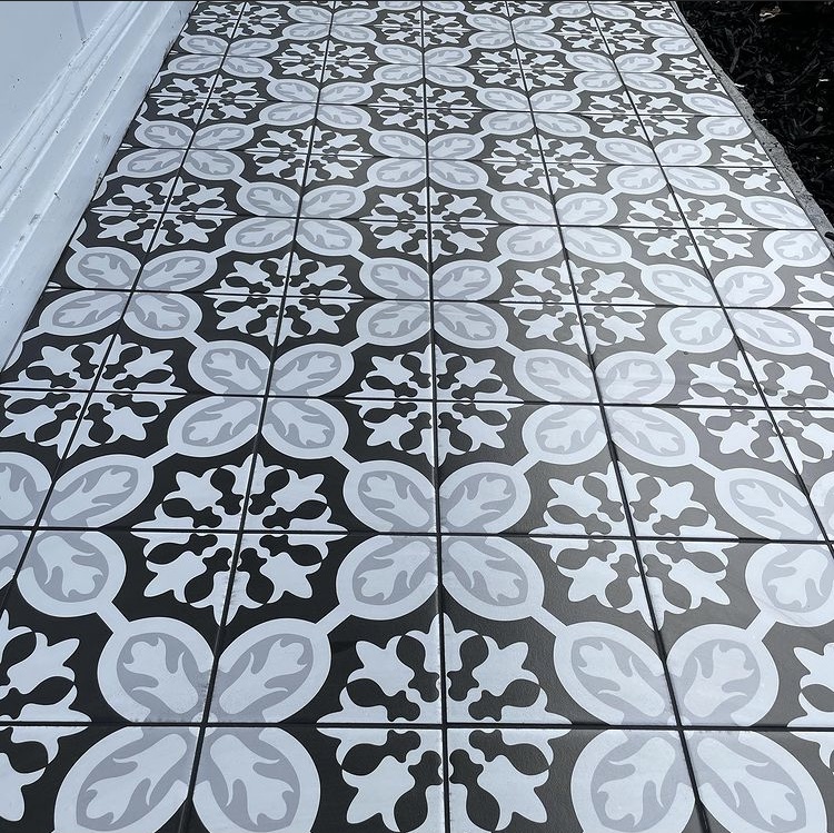 Flower design tile