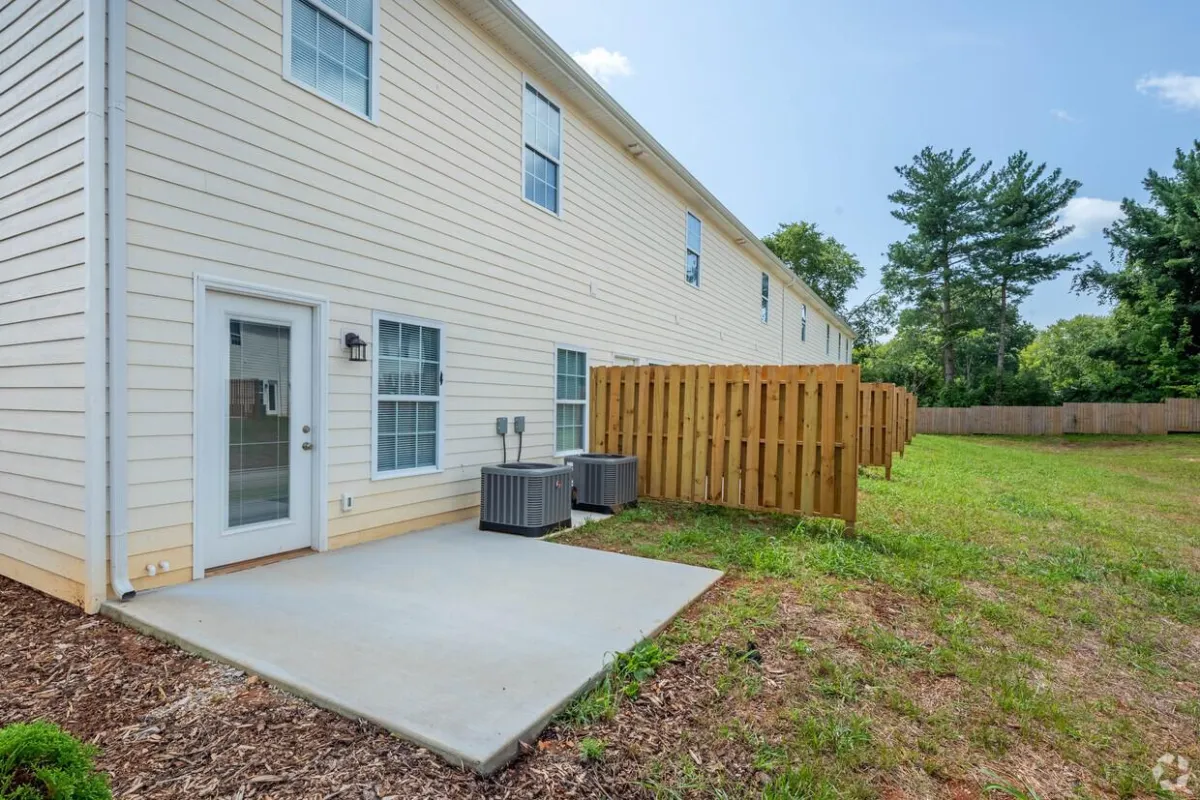 Bowling Green Concrete builds and installs Patio