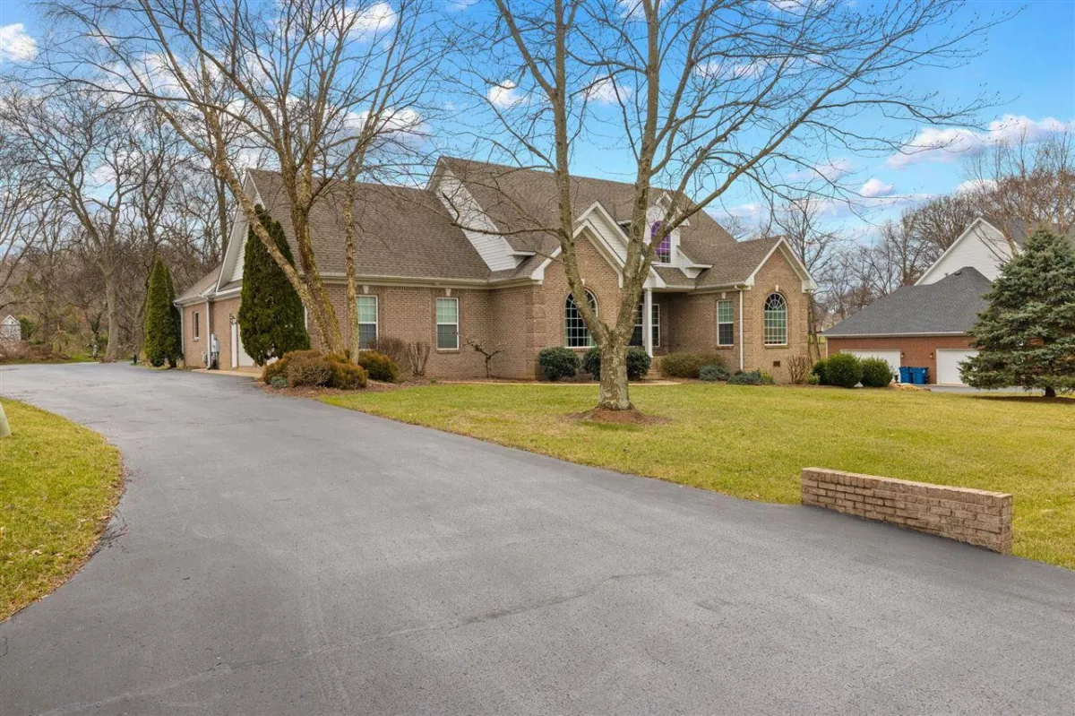 Bowling Green Concrete builds and installs Driveway