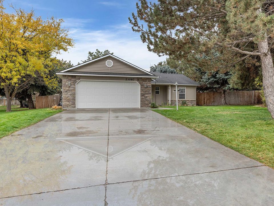 Caldwell Concrete builds and installs Driveway