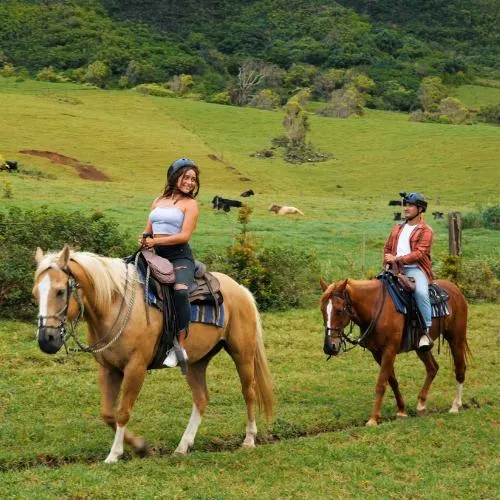 couple on horseback tour in Kualoa Ranch