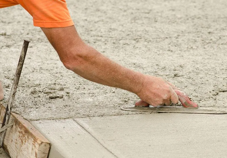 Lakeland Concrete builds and installs driveway