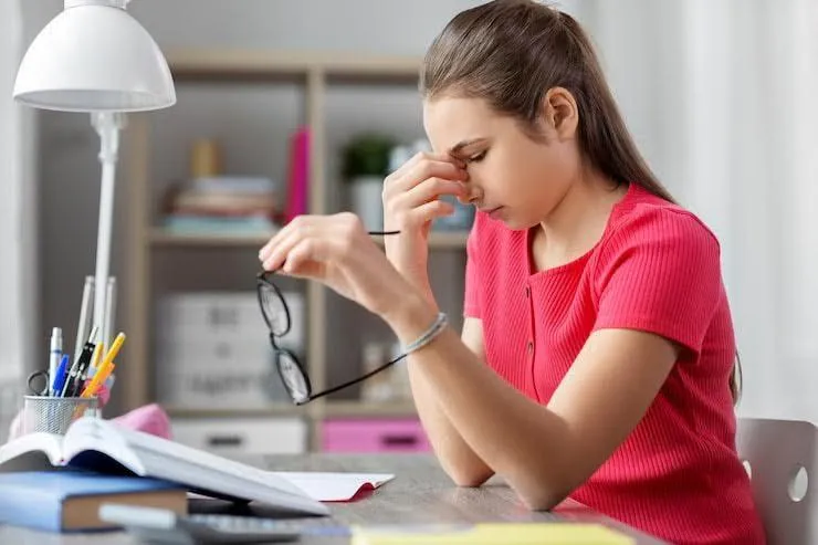 farsightedness symptoms