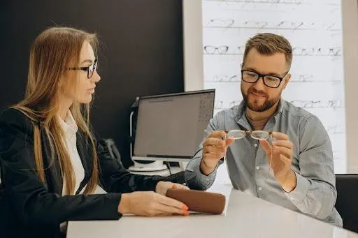 choose eyeglass frames