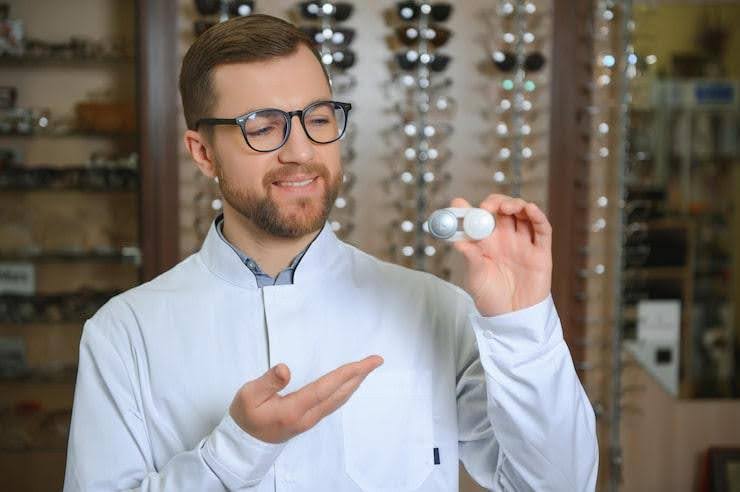 contact lenses vs glasses anisometropia