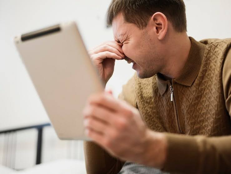 reading eye strain causes