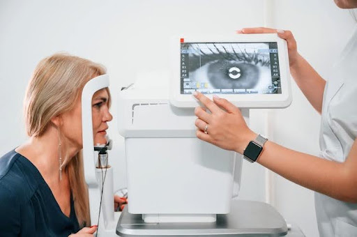 specialty contact lens fitting