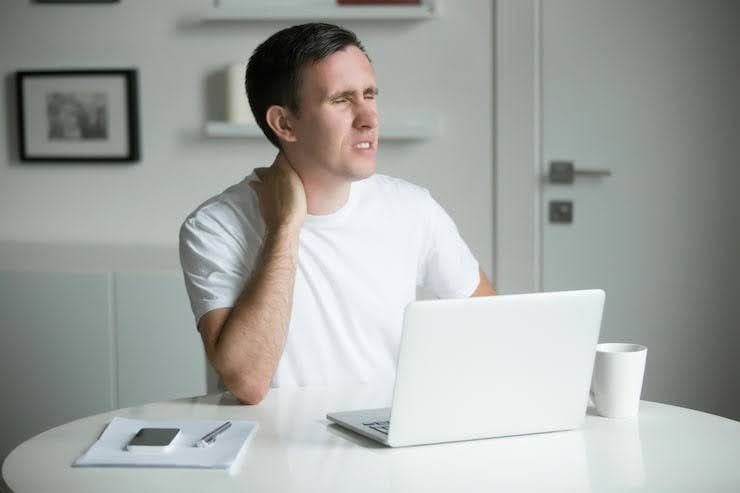 neck and shoulder pain from screens