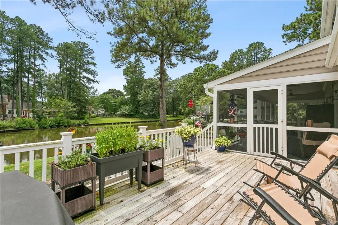 Williamsburg Fence & Deck Install Deck and Fence