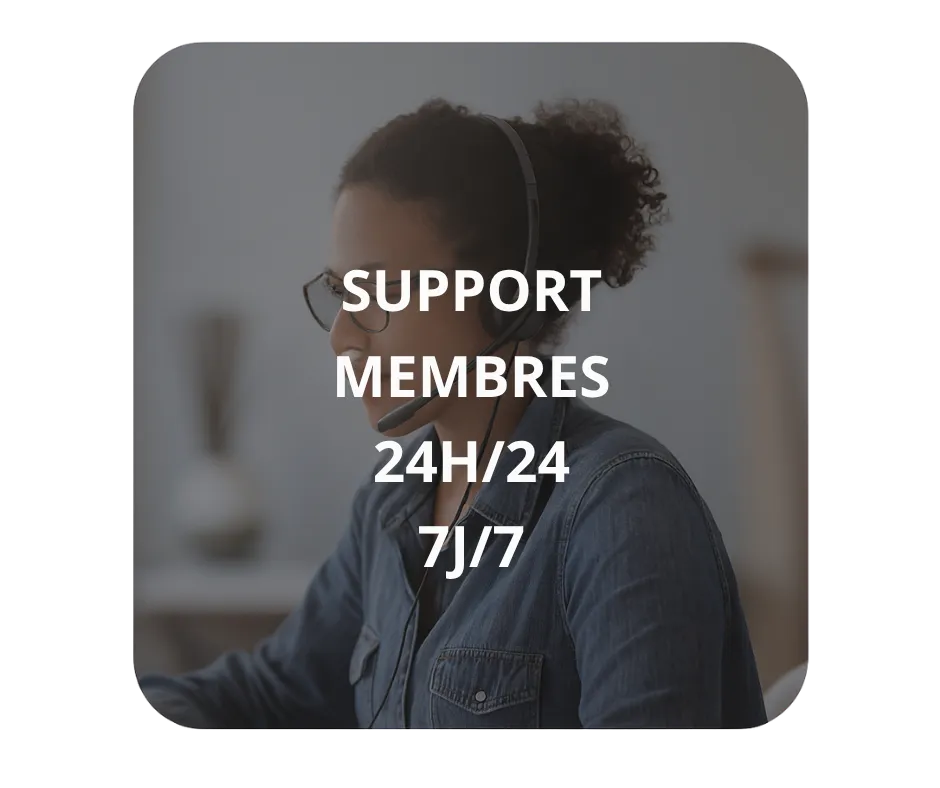 Assistance client disponible 24h/24 et 7j/7 – image d'une opératrice souriante avec un casque, illustrant un support membres réactif et professionnel.