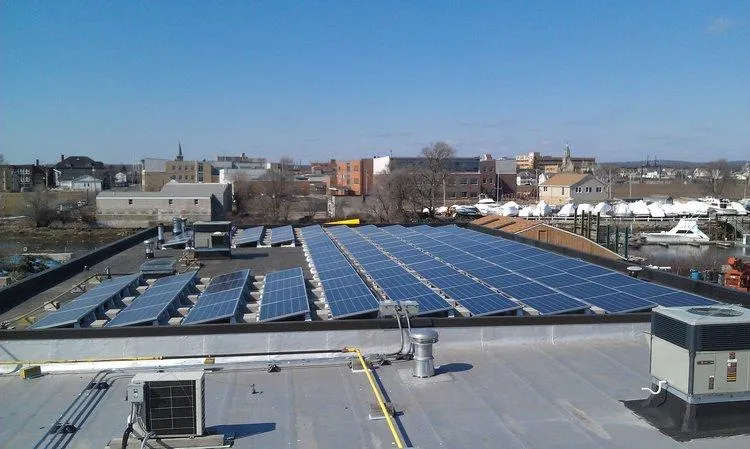 Commercial business with solar panels in Connecticut