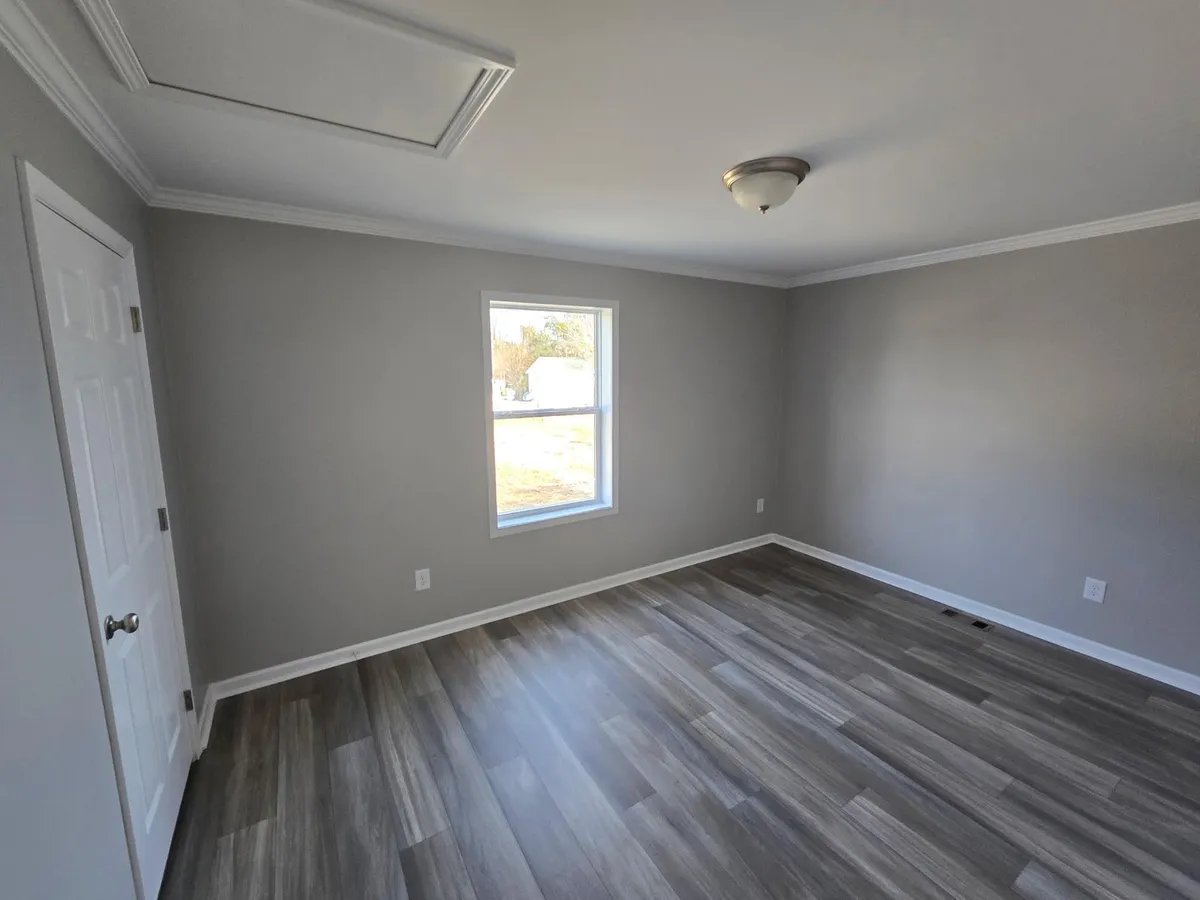 Freshly painted room with smooth white ceiling