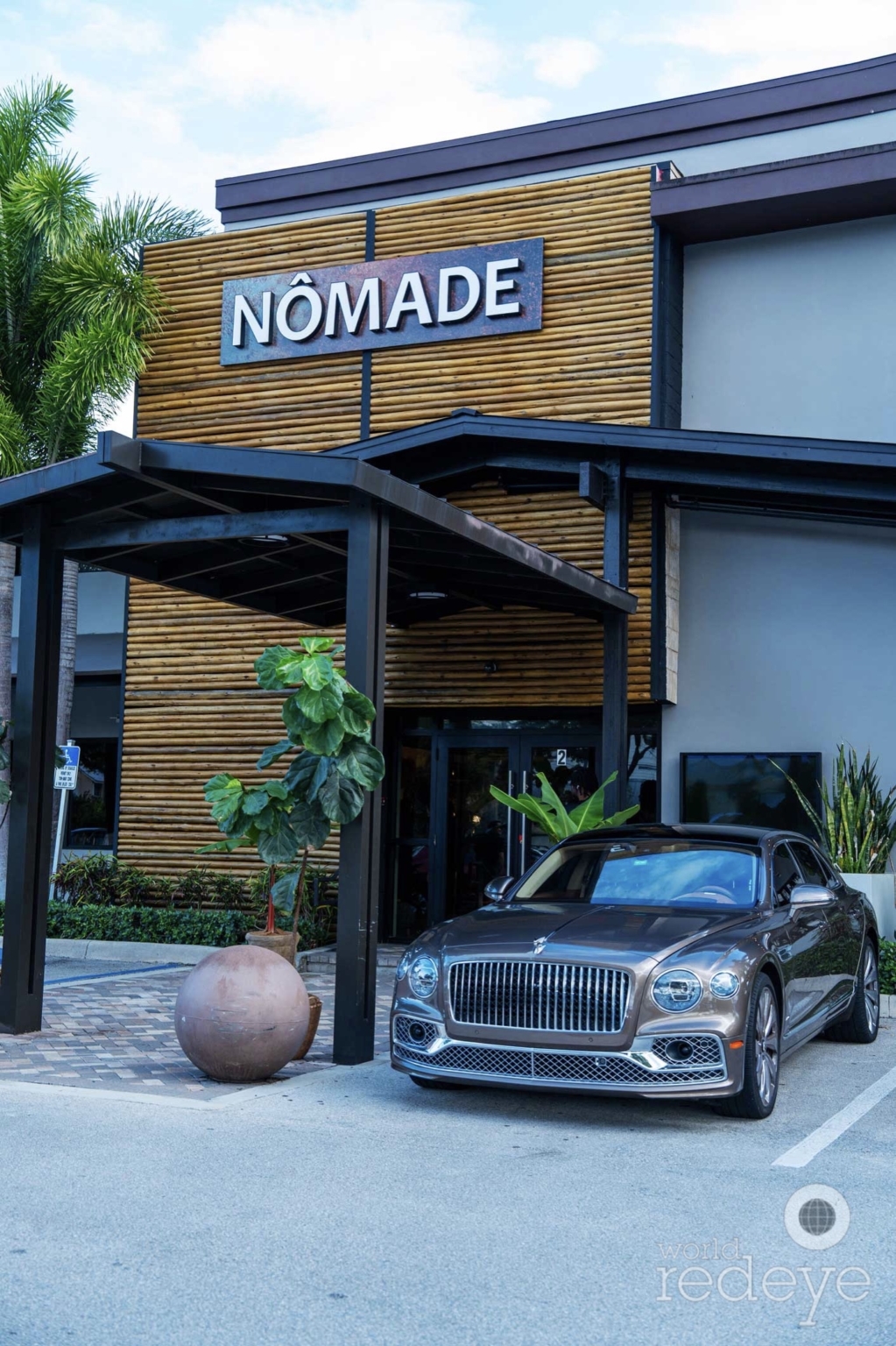 Exclusive luxury event atmosphere and culinary detail