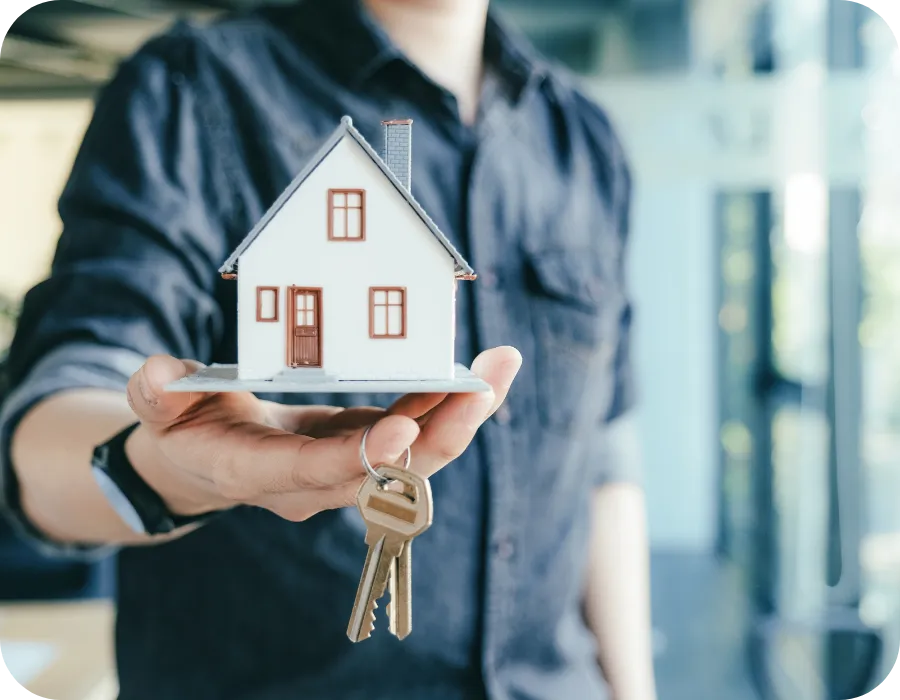 Person holding a small model house and keys, symbolizing pre-listing home inspections that help sellers understand their home’s condition before listing in Nashville and Middle Tennessee.