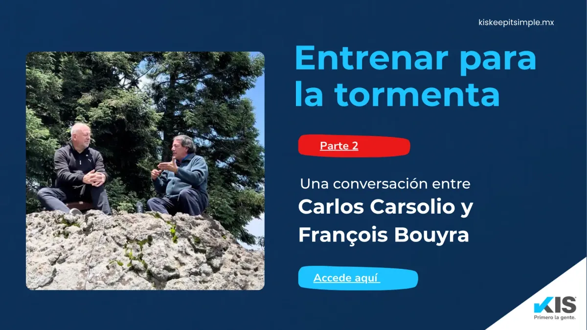 Carlos Carsolio y François Bouyra conversando en la montaña para el podcast Entrenar para la tormenta sobre liderazgo.